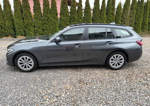 BMW Seria 3 330e xDrive
