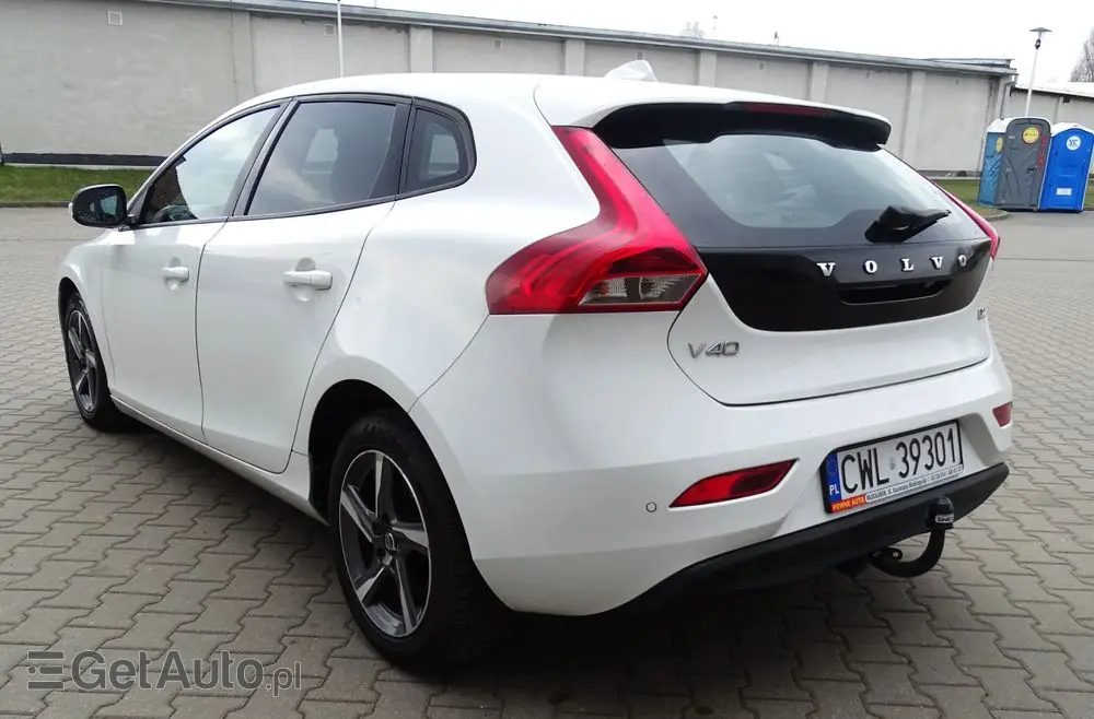 VOLVO V40 