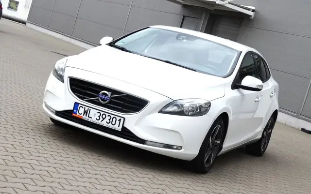 VOLVO V40 