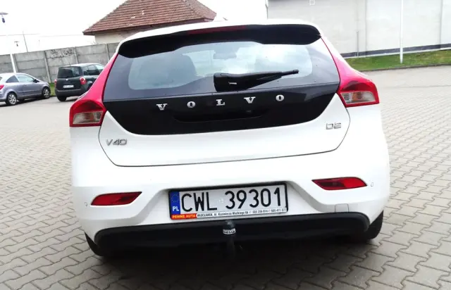 VOLVO V40 