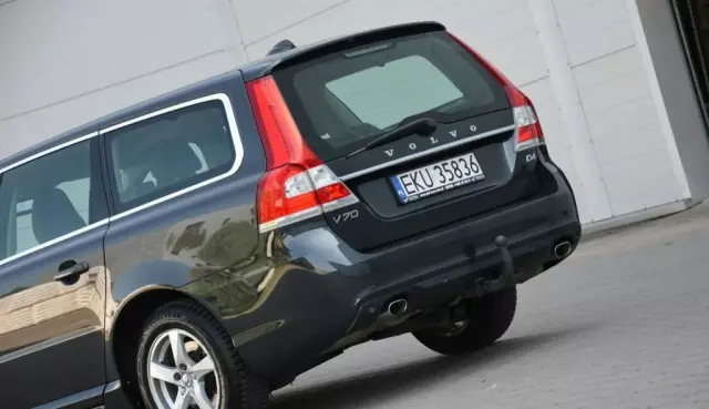 VOLVO V70 