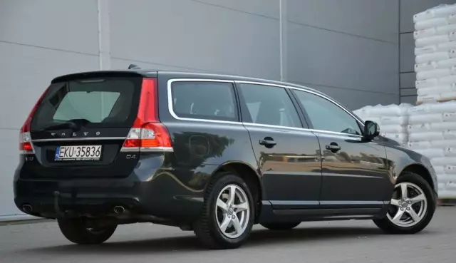 VOLVO V70 