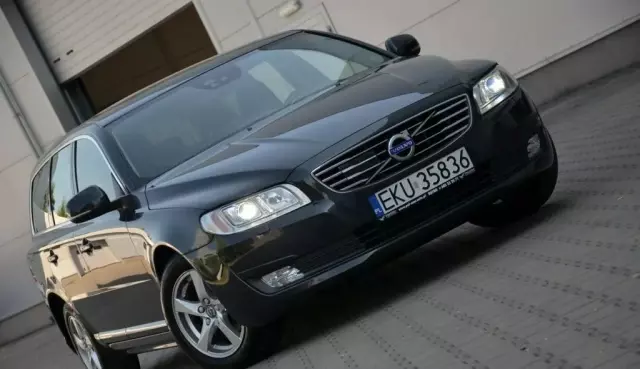 VOLVO V70 