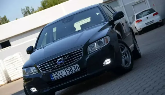 VOLVO V70 