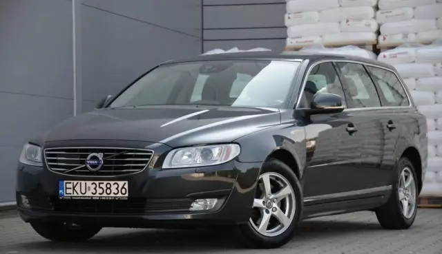 VOLVO V70 