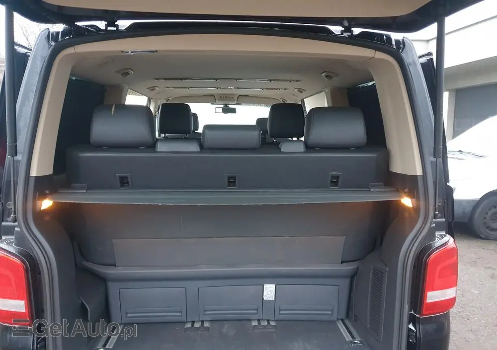 VOLKSWAGEN Multivan 