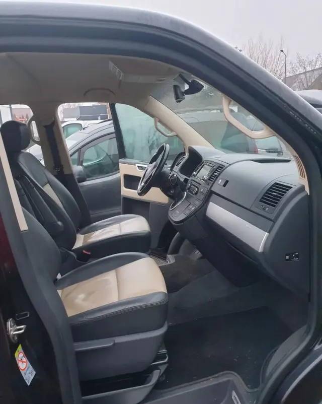 VOLKSWAGEN Multivan 