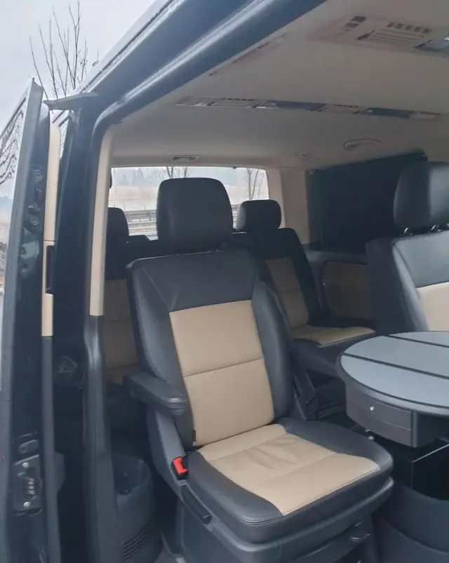 VOLKSWAGEN Multivan 
