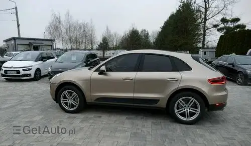 PORSCHE Macan 