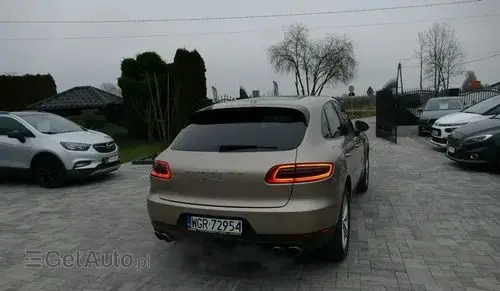 PORSCHE Macan 