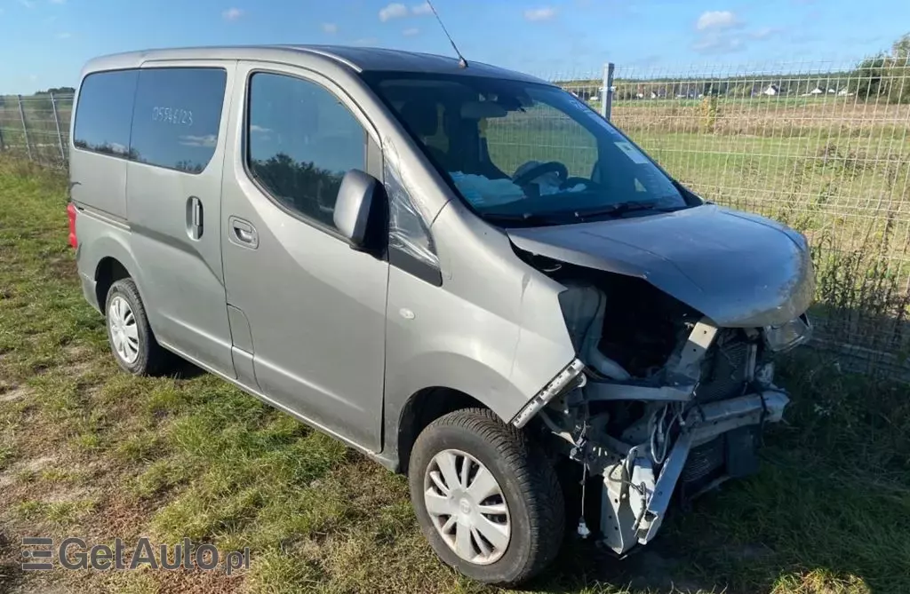 NISSAN NV200 
