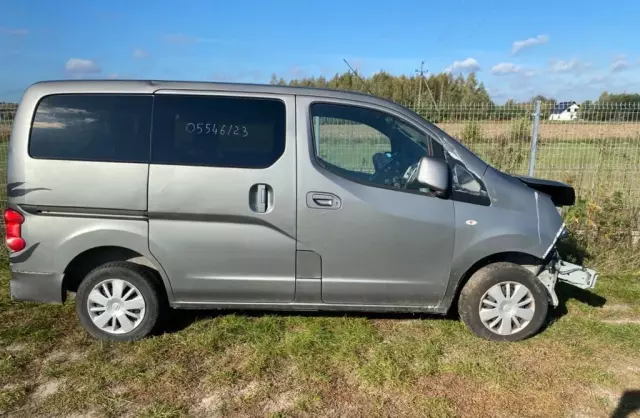 NISSAN NV200 