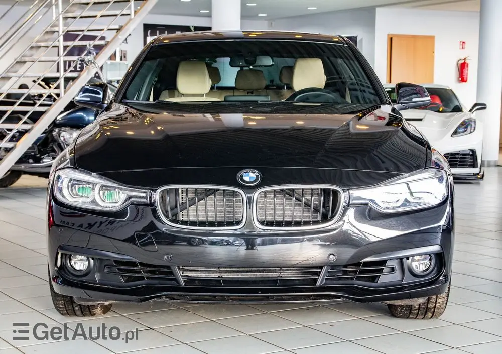BMW Seria 3 330i GPF xDrive