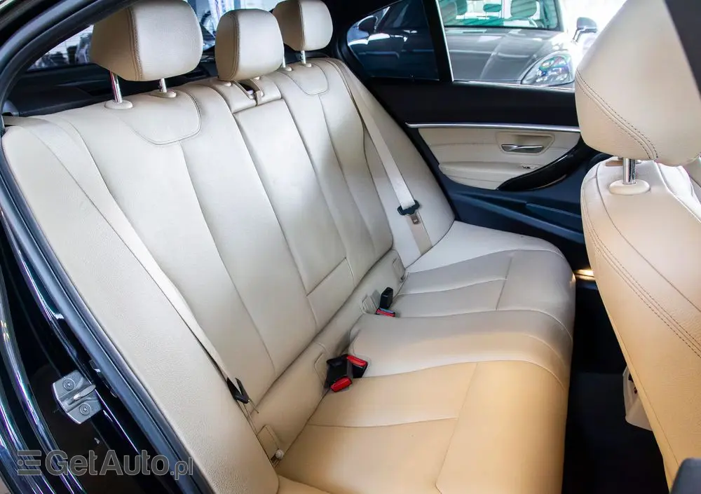 BMW Seria 3 330i GPF xDrive