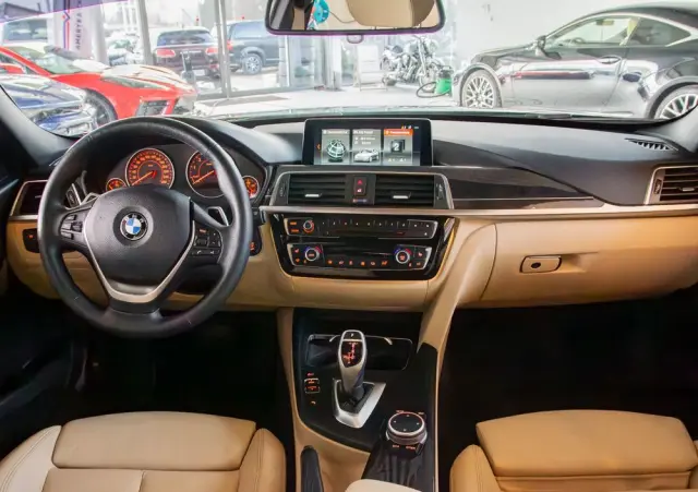 BMW Seria 3 330i GPF xDrive