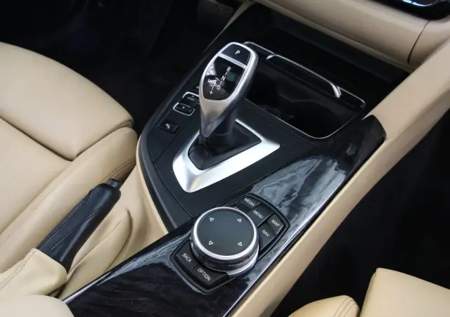 BMW Seria 3 330i GPF xDrive