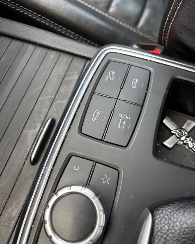 MERCEDES-BENZ ML 350 BlueTEC 4MATIC 7G-TRONIC Edition 1