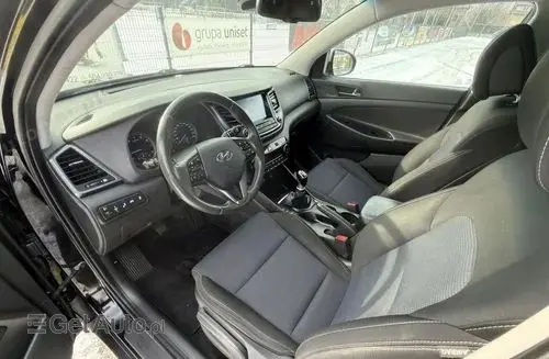 HYUNDAI Tucson 