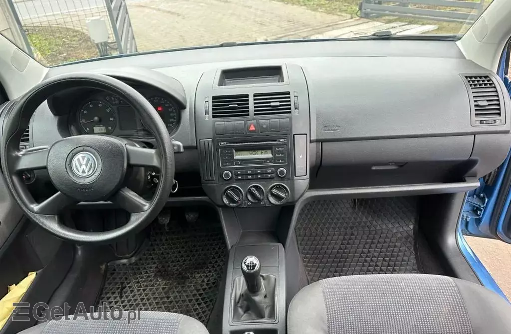 VOLKSWAGEN Polo 