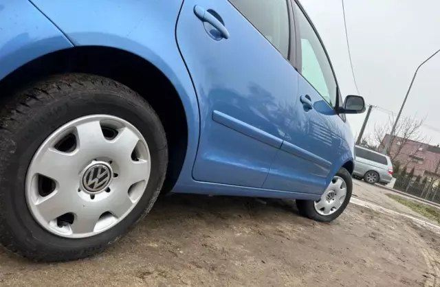 VOLKSWAGEN Polo 