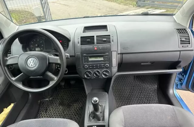 VOLKSWAGEN Polo 