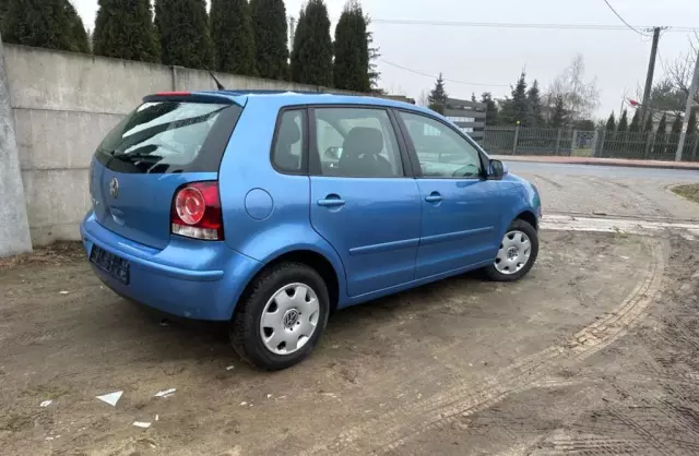 VOLKSWAGEN Polo 