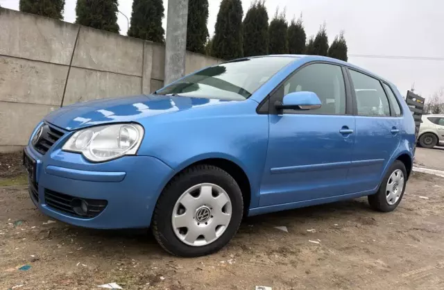 VOLKSWAGEN Polo 