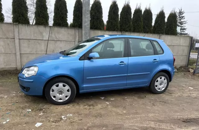 VOLKSWAGEN Polo 