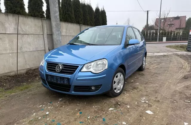 VOLKSWAGEN Polo 