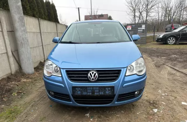 VOLKSWAGEN Polo 