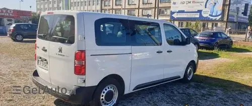 PEUGEOT Traveller 
