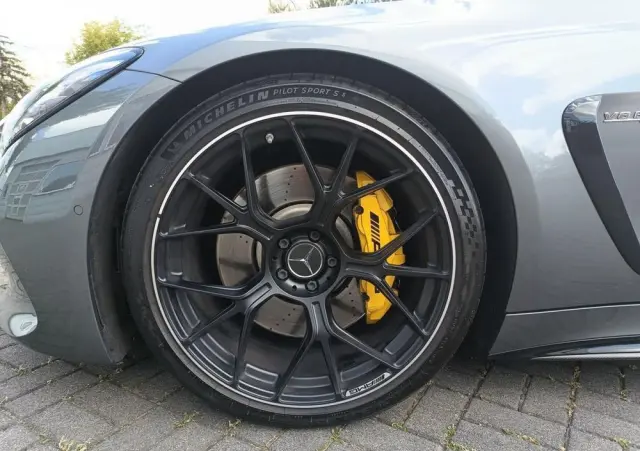 MERCEDES-BENZ AMG GT 