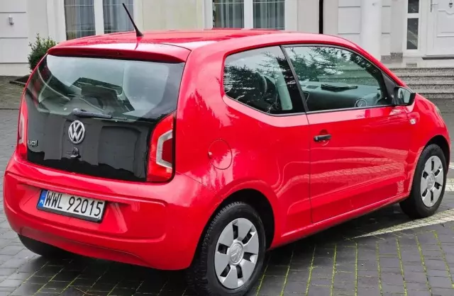 VOLKSWAGEN Up! 
