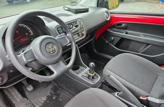VOLKSWAGEN Up! 