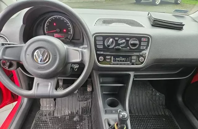 VOLKSWAGEN Up! 
