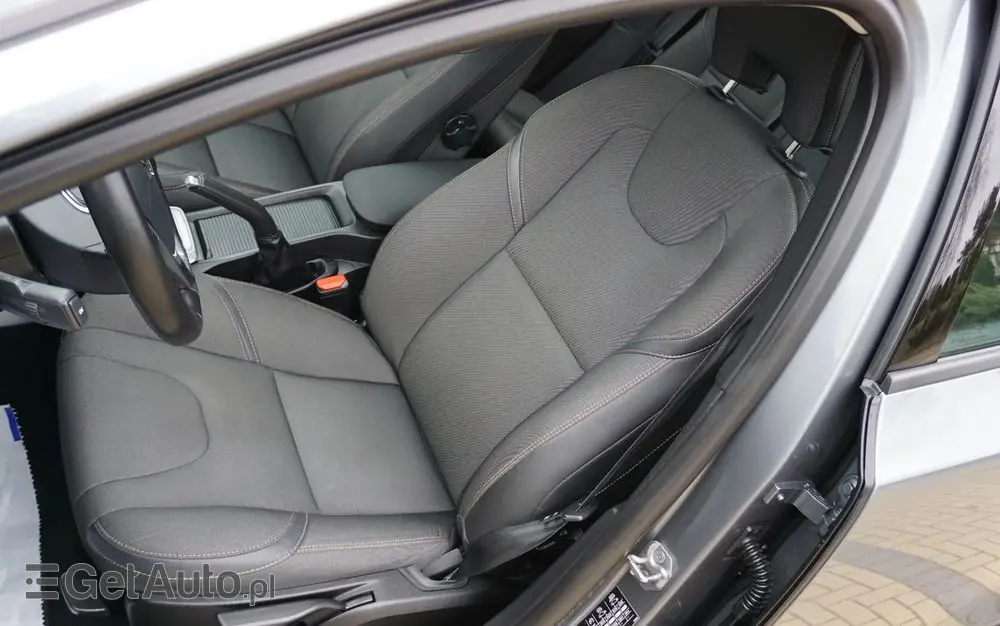 VOLVO V40 Cross Country D2 Momentum