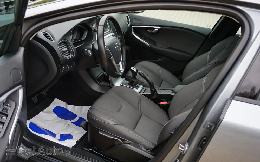 VOLVO V40 Cross Country D2 Momentum