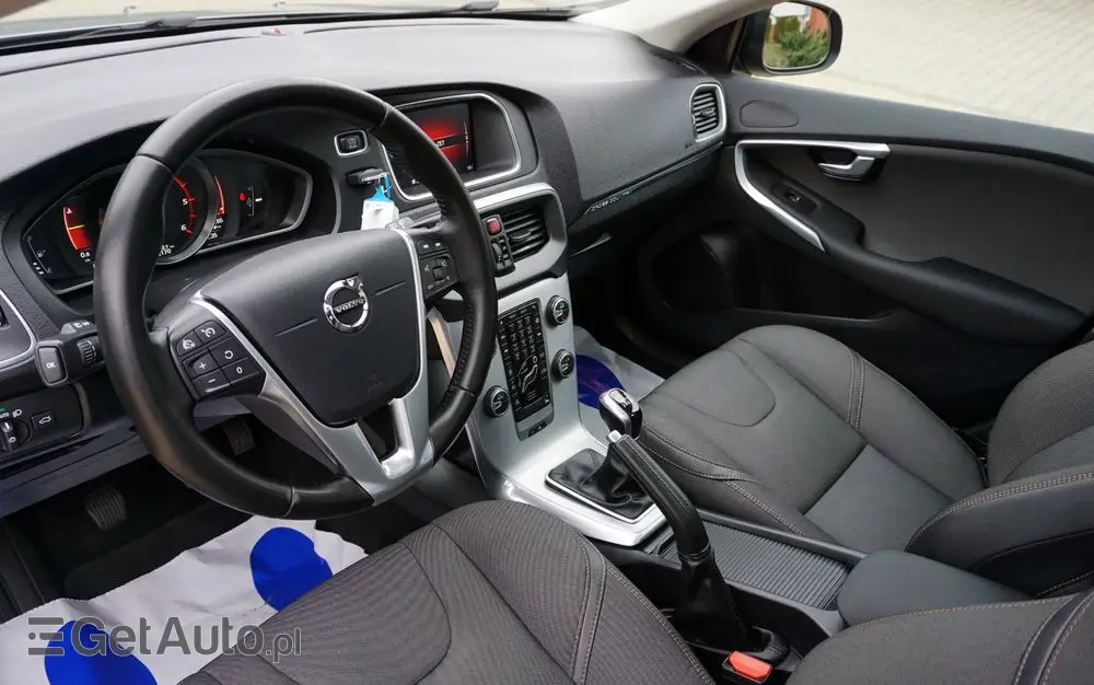 VOLVO V40 Cross Country D2 Momentum