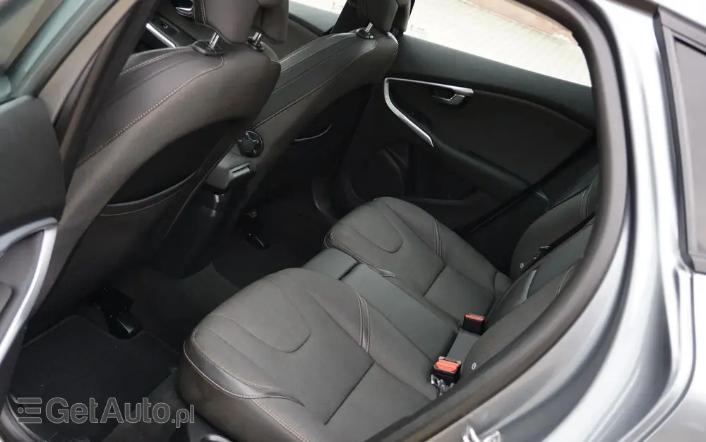 VOLVO V40 Cross Country D2 Momentum