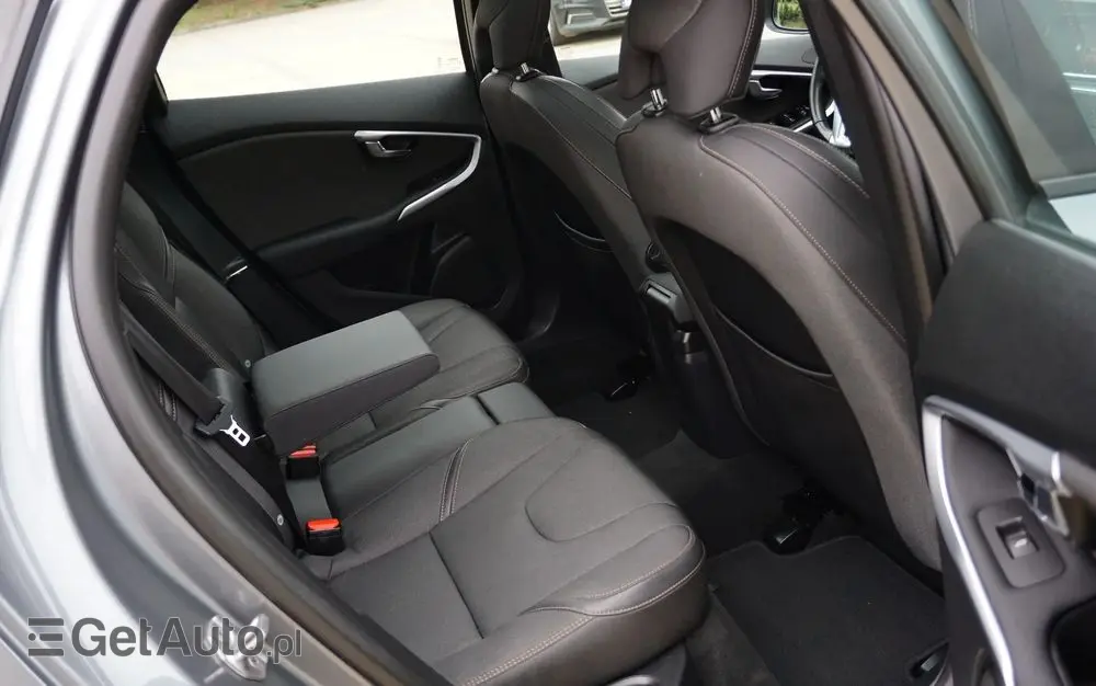 VOLVO V40 Cross Country D2 Momentum