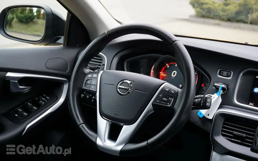 VOLVO V40 Cross Country D2 Momentum
