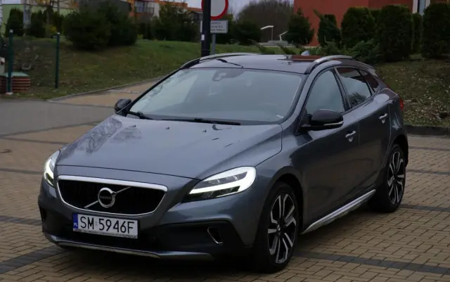 VOLVO V40 Cross Country D2 Momentum
