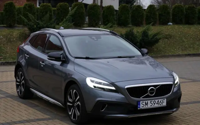 VOLVO V40 Cross Country D2 Momentum