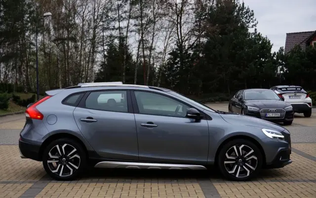 VOLVO V40 Cross Country D2 Momentum