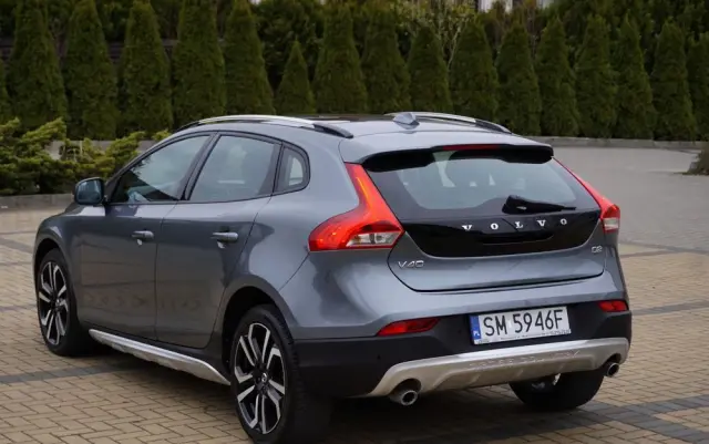 VOLVO V40 Cross Country D2 Momentum