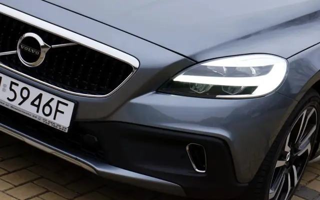 VOLVO V40 Cross Country D2 Momentum