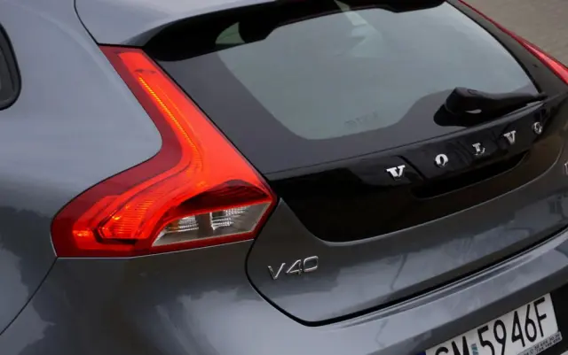 VOLVO V40 Cross Country D2 Momentum