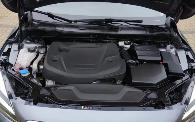 VOLVO V40 Cross Country D2 Momentum