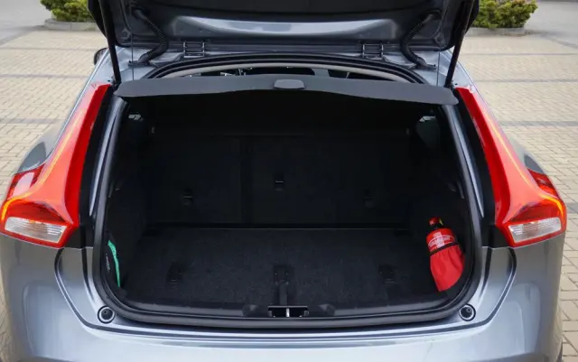 VOLVO V40 Cross Country D2 Momentum