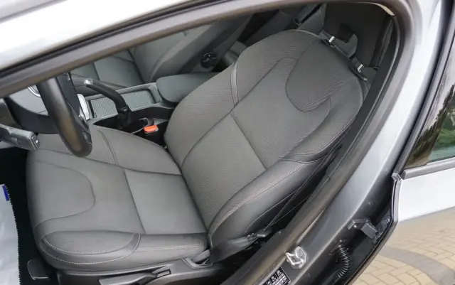 VOLVO V40 Cross Country D2 Momentum